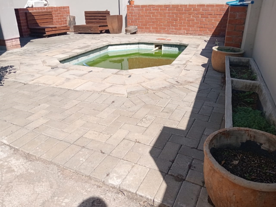 3 Bedroom Property for Sale in Waterkloof East North West